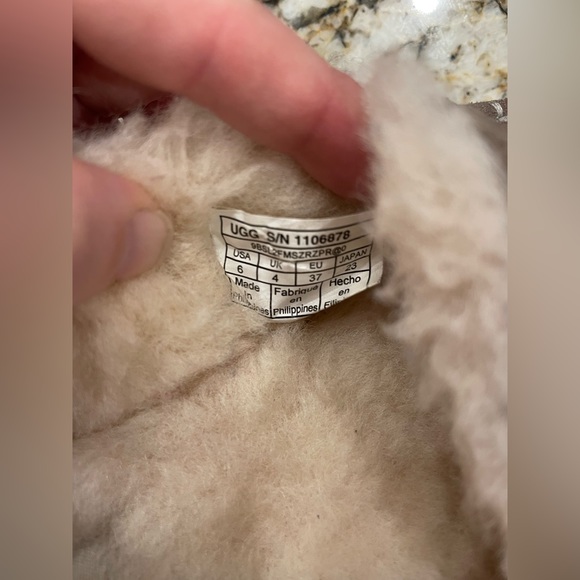 Women's UGG Chestnut Ansley Slippers- size 6- #1106878. - Picture 12 of 13